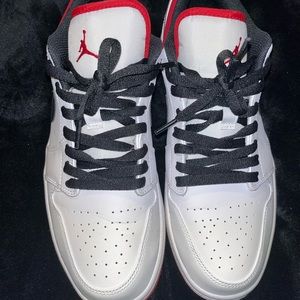 University red black Jordan 1 low